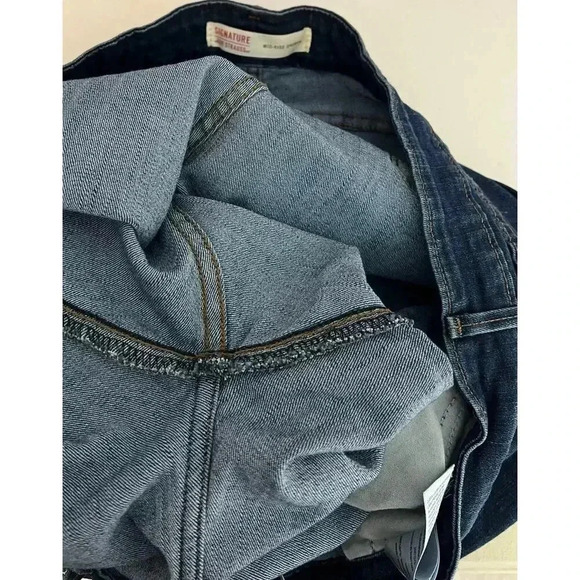 Signature by Levi Strauss & Co. Gold Label Women's Size Mid-Rise Shorts 20 W35 - Picture 7 of 11